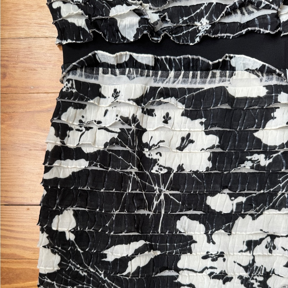 Y2K Strapless Ruffle Mini Dress - Picture 3 of 3